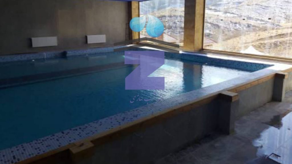 آب‌بندی استخر طبقاتی از روی کاشی با مواد ضد اب