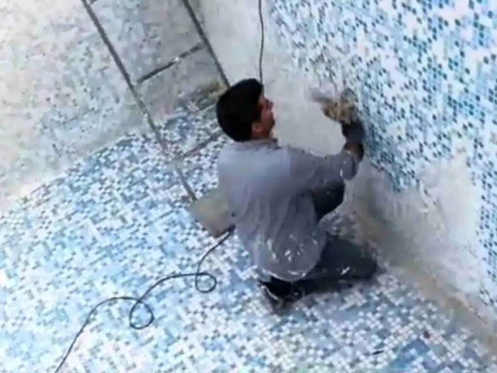 عایق استخر کاشی شده